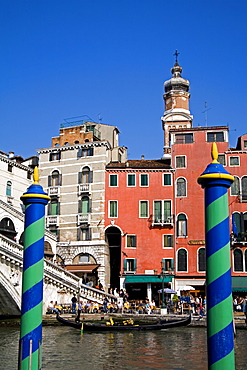 Rialto Bridge and Rialto Hotel, Grand Canal, UNESCO World Heritage Site, Venice, Veneto, Italy, Europe