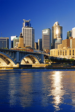 Mississippi River and city skyline, Minneapolis, Minnesota, United States of America, North America