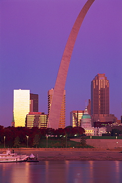 Gateway Arch and city skyline, St. Louis, Missouri, United States of America, North America