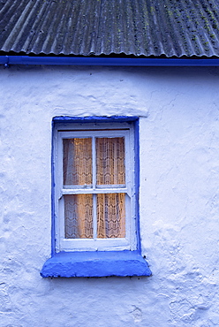 Cottage window, Rock of Cashel, County Tipperary, Munster, Republic of Ireland, Europe