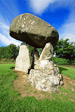 Proleek dolmen, Dundalk, County Louth, Leinster, Republic of Ireland, Europe