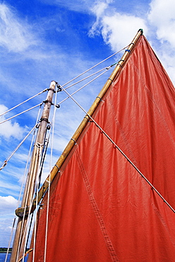 Galway hooker, Kinvarra Pier, County Galway, Connacht, Republic of Ireland, Europe