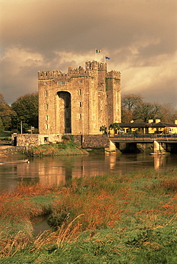 Bunratty Castle, County Clare, Munster, Republic of Ireland, Europe