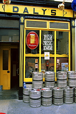 Daly's pub, Ennistymon Town, County Clare, Munster, Republic of Ireland, Europe