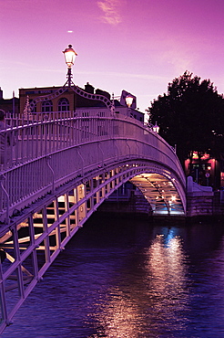 Ha'Penny Bridge over River Liffey, after 2004 changes, Dublin City, Republic of Ireland, Europe