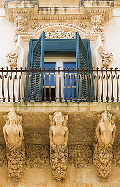 Baroque balcony, Palazzo Nicolaci, Noto, Sicily, Italy, Europe