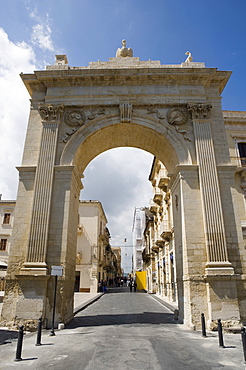 Arch of the Porta Reale, Noto, Sicily, Italy, Europe