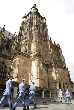 Marching soldiers, St. Vitus's Cathedral, UNESCO World Heritage Site, Prague, Czech Republic, Europe