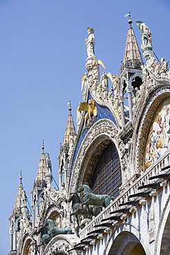 St. Mark and Angels on the facade of Basilica di San Marco (St. Mark's), St. Mark's Square, Venice, UNESCO World Heritage Site, Veneto, Italy, Europe