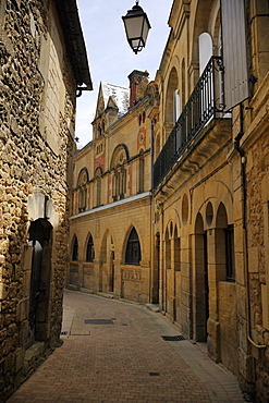 Street of medieval stone houses, Belves, Aquitaine, Dordogne, France, Europe