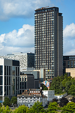 St. Pauls Tower, new apartment block towering over city centre, Heart of the City Quarter, Sheffield, Yorkshire, England