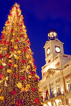 Comunidad de Madrid (City Hall), Puerta del Sol Square at Christmas time, Madrid, Spain, Europe