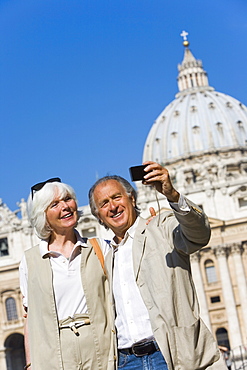 Senior tourists sightseeing in St. Peters Square, Rome, Lazio, Italy, Europe