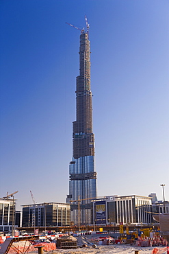 Construction of the Burj Dubai (Dubai Tower), set to be the world's tallest building and the centerpiece of the Gulf region's most prestigious urban development called Downtown Dubai, Dubai, United Arab Emirates, Middle East