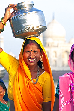 Woman carrying water pot on her head in front of the Taj Mahal, UNESCO World Heritage Site, Agra, Uttar Pradesh state, India, Asia