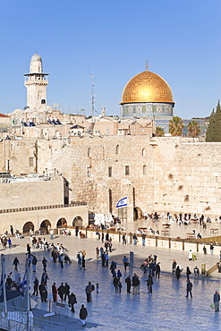 Jewish Quarter of the Western Wall Plaza and Dome of the Rock above, Old City, UNESCO World Heritage Site, Jerusalem, Israel, Middle East