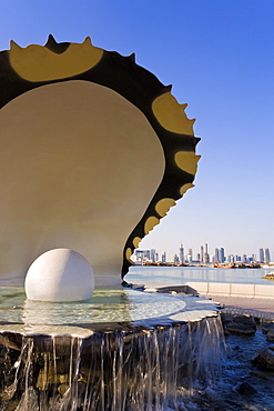 Pearl Momument on the Corniche of Doha Bay with the central business district of the West Bay on the horizon, Doha, Qatar, Middle East