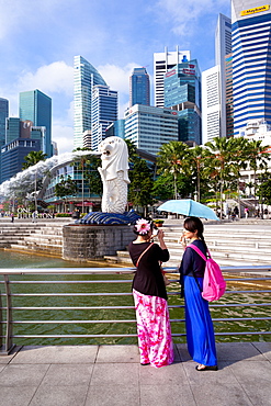 The Merlion Statue with the city skyline in the background, Marina Bay, Singapore, Southeast Asia, Asia