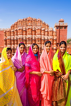 Women in bright saris in front of the Hawa Mahal (Palace of the Winds), built in 1799, Jaipur, Rajasthan, India, Asia 