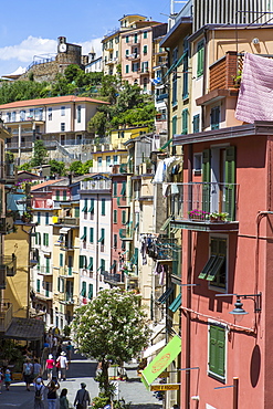 Clifftop village of Riomaggiore, Cinque Terre, UNESCO World Heritage Site, Liguria, Italy, Europe