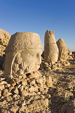 Ancient carved stone heads of the gods, head of Heracles, Nemrut Dagi (Nemrut Dag), on the summit of Mount Nemrut, UNESCO World Heritage Site, Anatolia, Turkey, Asia Minor, Eurasia