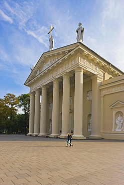 Cathedral Square (Katedros aikste), Vilnius Cathedral, Vilnius, Lithuania, Baltic States, Europe