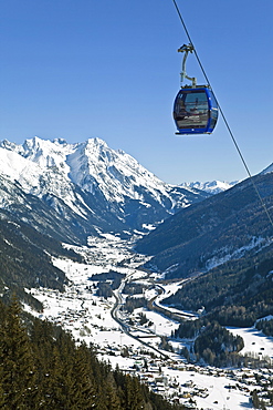 View over St. Jakob from the slopes of the ski resort of St. Anton, St. Anton am Arlberg, Tirol, Austria, Europe