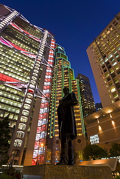 Hong Kong and Shanghai Bank illuminated at dusk behind statue of Sir Thomas Jackson, Statue Square in the financial district of Central, Hong Kong Island, Hong Kong, China, Asia