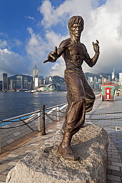 Kung Fu film star Bruce Lee statue, The Avenue of Stars, Tsim Sha Tsui, Kowloon, Hong Kong, China, Asia