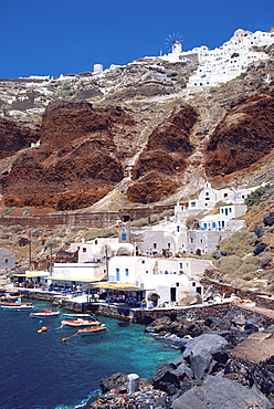 Village and port, Oia, Santorini, Cyclades, Greek Islands, Greece, Europe