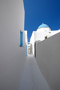 White street and church in Santorini (Thira), Cyclades, Greek Islands, Greece, Europe