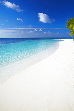 Tropical island and lagoon, Ari Atoll, Maldives, Indian Ocean, Asia