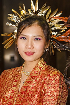 Malaysian female dancer in traditional costume, Malaysia, Southeast Asia, Asia