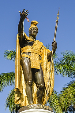 King Kamehameha statue in front of Aliiolani Hale (Hawaii State Supreme Court), Honolulu, Oahu, Hawaii, United States of America, Pacific