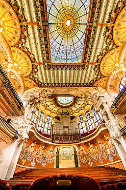 Ceiling of the Palau de la Musica Catalana (Palace of Catalan Music) concert hall, old city, Barcelona, Catalonia, Spain, Europe