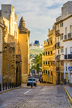 The Torch of Liberty Monument with cruise ship in historic old town, Cadiz, Andalucia, Spain, Europe