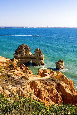 Praia Dona Ana coastline, Ponta da Piedade, Lagos, Algarve, Portugal.