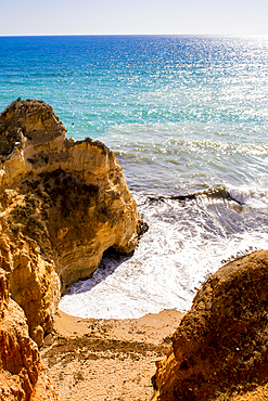 Praia Dona Ana coastline, Ponta da Piedade, Lagos, Algarve, Portugal.