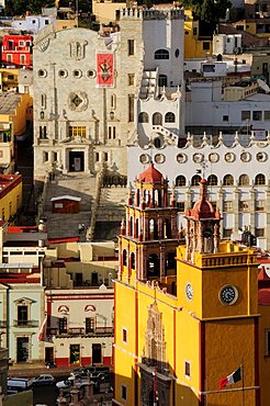 Mexico, Bajio, Guanajuato, Elevated view of Basilica and university building.