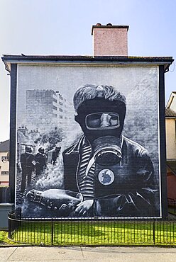 Ireland, North, Derry, The People's Gallery series of murals in the Bogside, Mural known as "The Petrol Bomber".