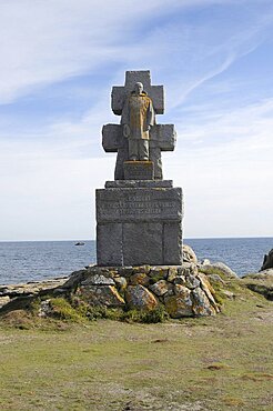 France, Brittany, Isle de Sein, Memorial commemorating the 128 islanders who fled imminent Nazi occupation by fishing boat to join the Free French Forces in England in 1940.