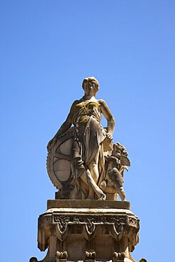 Spain, Catalonia, Barcelona, Statue at the entrance ot Parc de la Ciutadella.