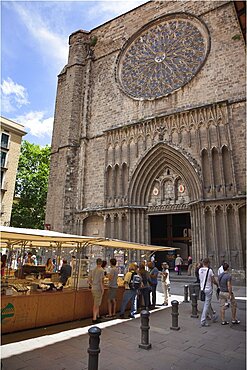 Spain, Catalonia, Barcelona, Art and farmers market in Placa del Pi next to Santa Maria del Pi church.