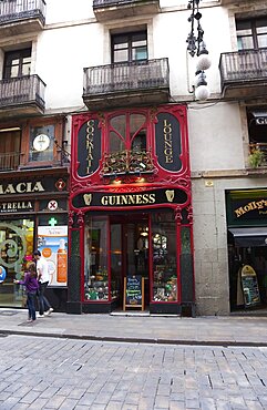 Spain, Catalonia, Barcelona, Irish bar on Carrer de Ferran in the Gothic District.