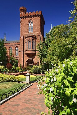 USA, Washington DC, National Mall, Smithsonian Castle, Tourist Information Centre for Smithsonian Museums.