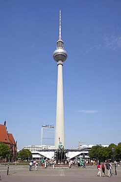 Germany, Berlin, Mitte, Fernsehturm TV Tower seen from St Marienkirche and Neptunbrunnen in Alexanderplatz.