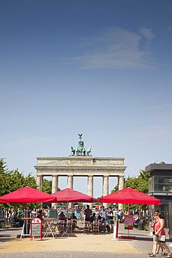 Germany, Berlin, Mitte, Brandenburg Gate in Pariser Platz.