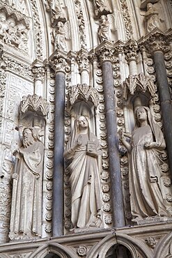 Spain, Castilla La Mancha, Toldeo, Statues of the apostles on the Cathedral porch.