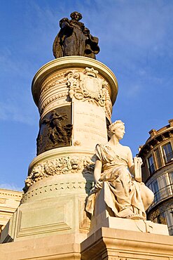 Spain, Madrid, Statue of Queen MarÃ­a Isabel de Braganza in front of the Museo del Prado Cason del Buen Retiro.