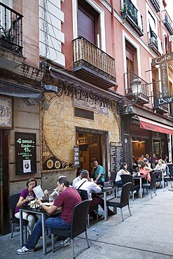 Spain, Madrid, Restaurants and tapas bars south in the Sol, Santa Ana, Huertes district.